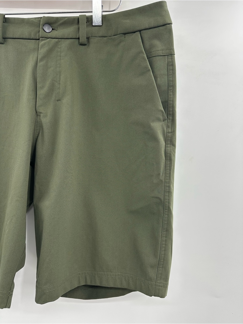 Men’s lululemon athletica Olive Green Flat-Front ABC? Shorts - Picture 3 of 9